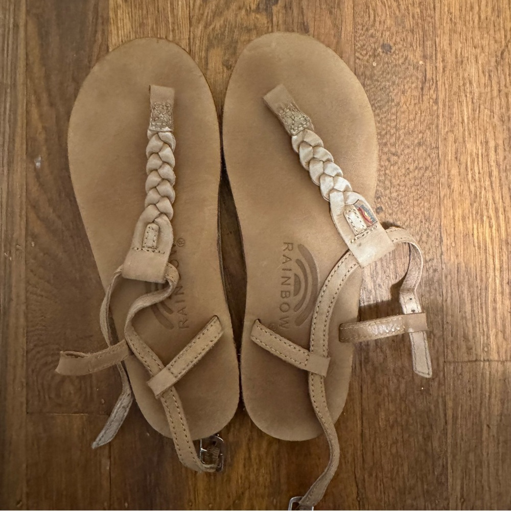 Rainbow Women's T strap Tan Sandals Sz S small as is